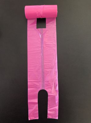 Sacos de compras da camisa de T no uso do escritório e da casa do rolo, no rosa e no roxo, balde do lixo da tabela